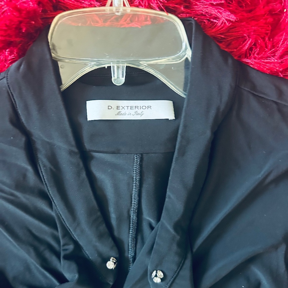 ELEGANT D. EXTERIOR BLACK DRESS